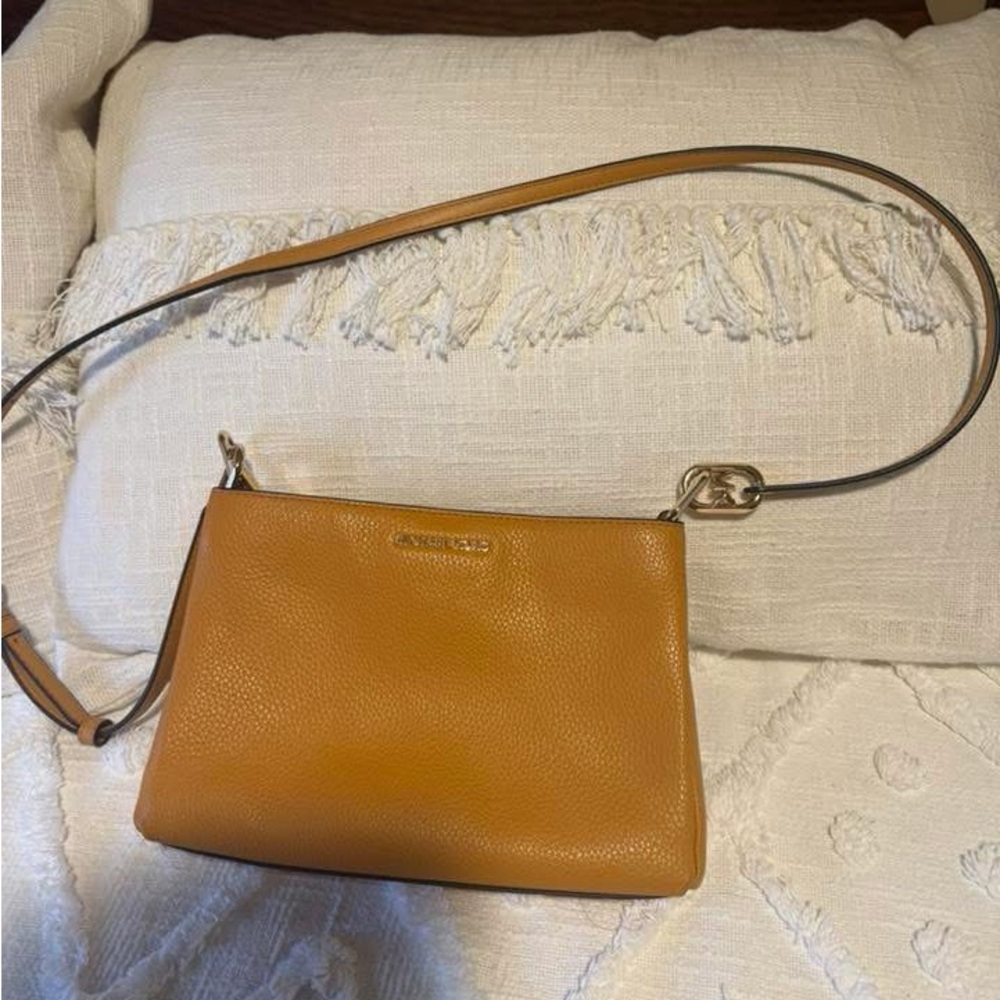 Michael kors  Leather Crossbody Bag in Tan